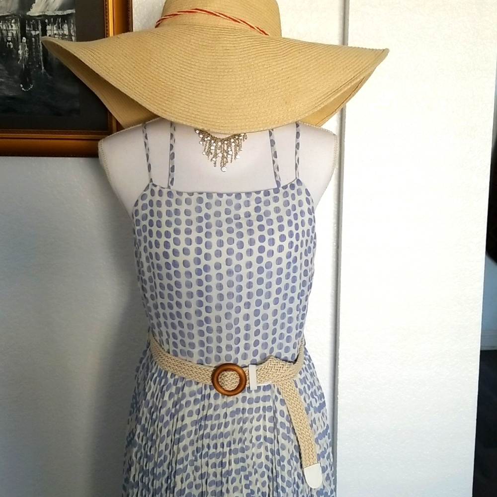 Spring dress - Picture 3 of 10